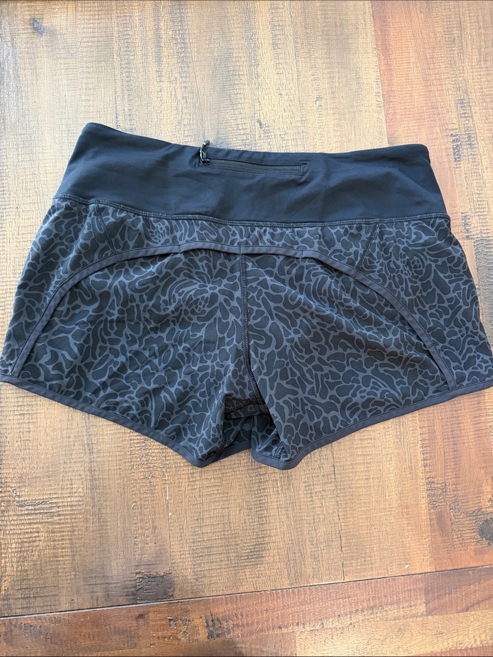Lululemon Run Time Shorts in Printed Petal Camo Print - Picture 5 of 7